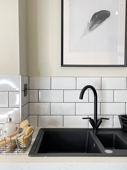 New Luxury For 2024 - Central Plymouth House - Sleeps 10 - Access To Plymouth Town - Close To The Barbican - Pets Welcome - Parking Available - By Luxe Living By Sophia Exteriör bild