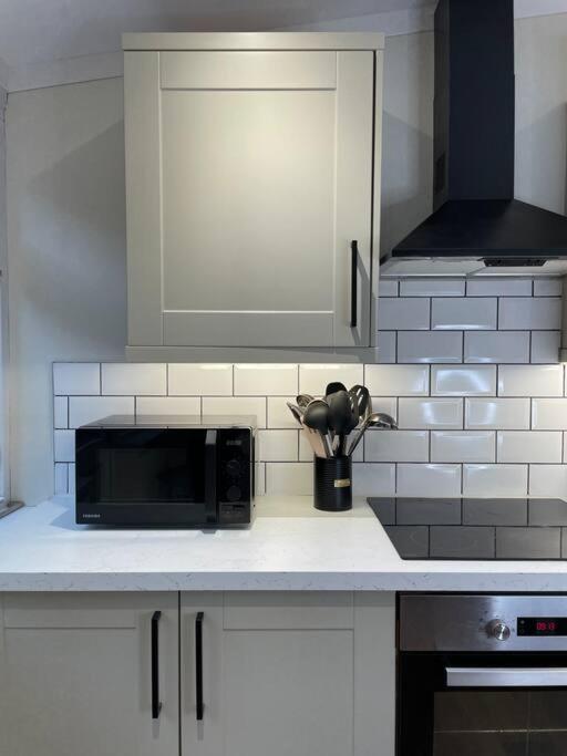 New Luxury For 2024 - Central Plymouth House - Sleeps 10 - Access To Plymouth Town - Close To The Barbican - Pets Welcome - Parking Available - By Luxe Living By Sophia Exteriör bild
