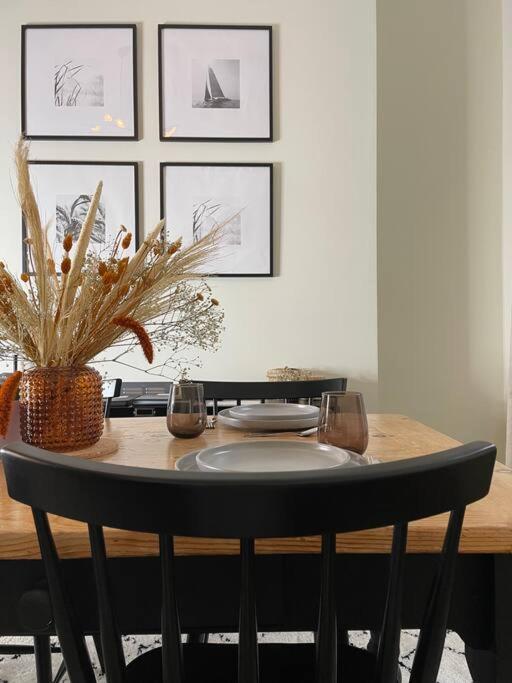 New Luxury For 2024 - Central Plymouth House - Sleeps 10 - Access To Plymouth Town - Close To The Barbican - Pets Welcome - Parking Available - By Luxe Living By Sophia Exteriör bild