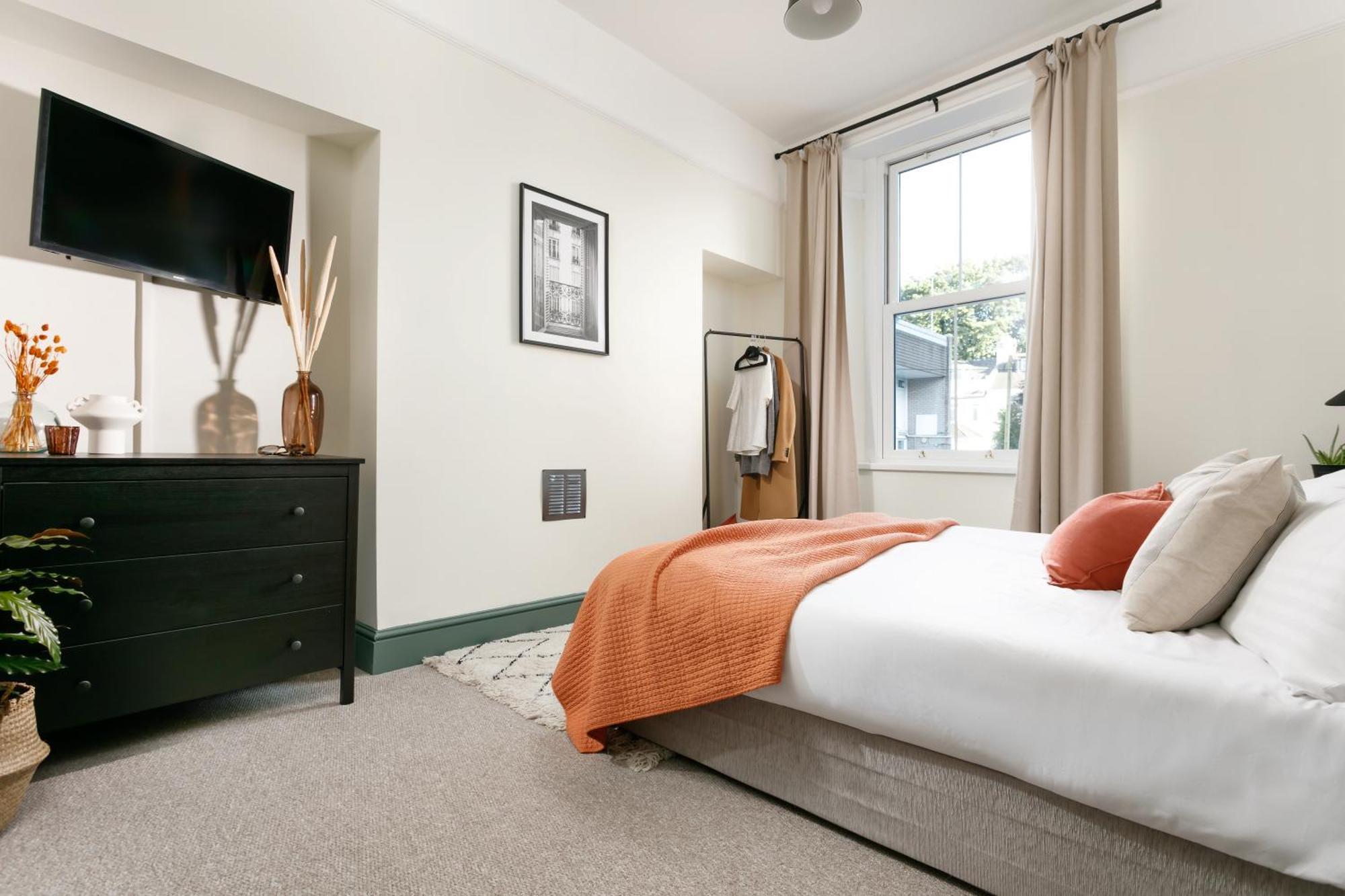 New Luxury For 2024 - Central Plymouth House - Sleeps 10 - Access To Plymouth Town - Close To The Barbican - Pets Welcome - Parking Available - By Luxe Living By Sophia Exteriör bild
