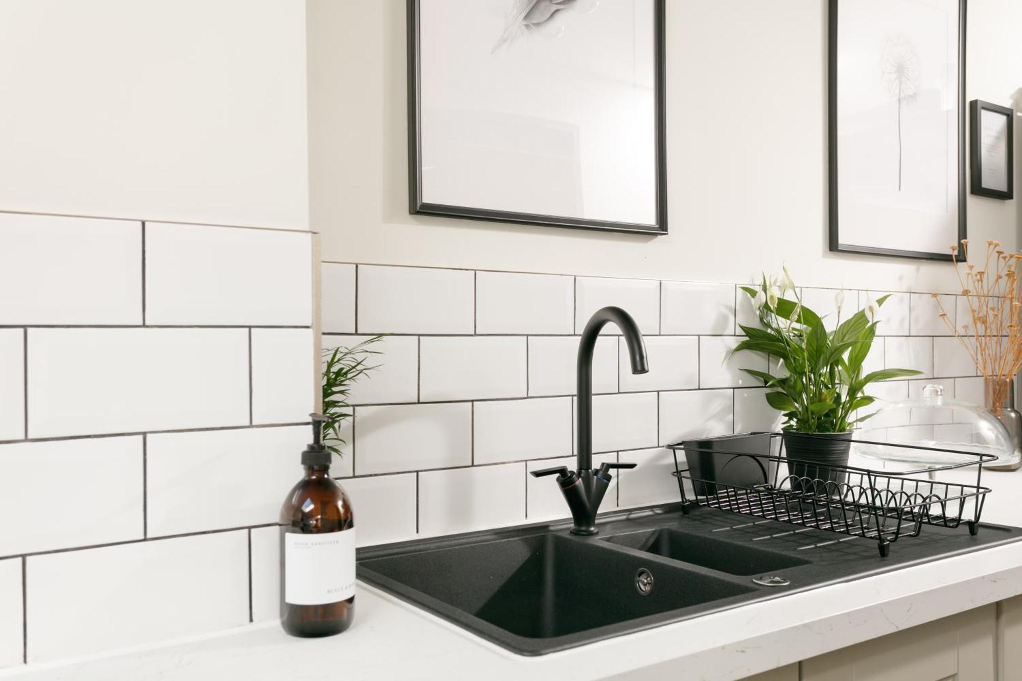 New Luxury For 2024 - Central Plymouth House - Sleeps 10 - Access To Plymouth Town - Close To The Barbican - Pets Welcome - Parking Available - By Luxe Living By Sophia Exteriör bild