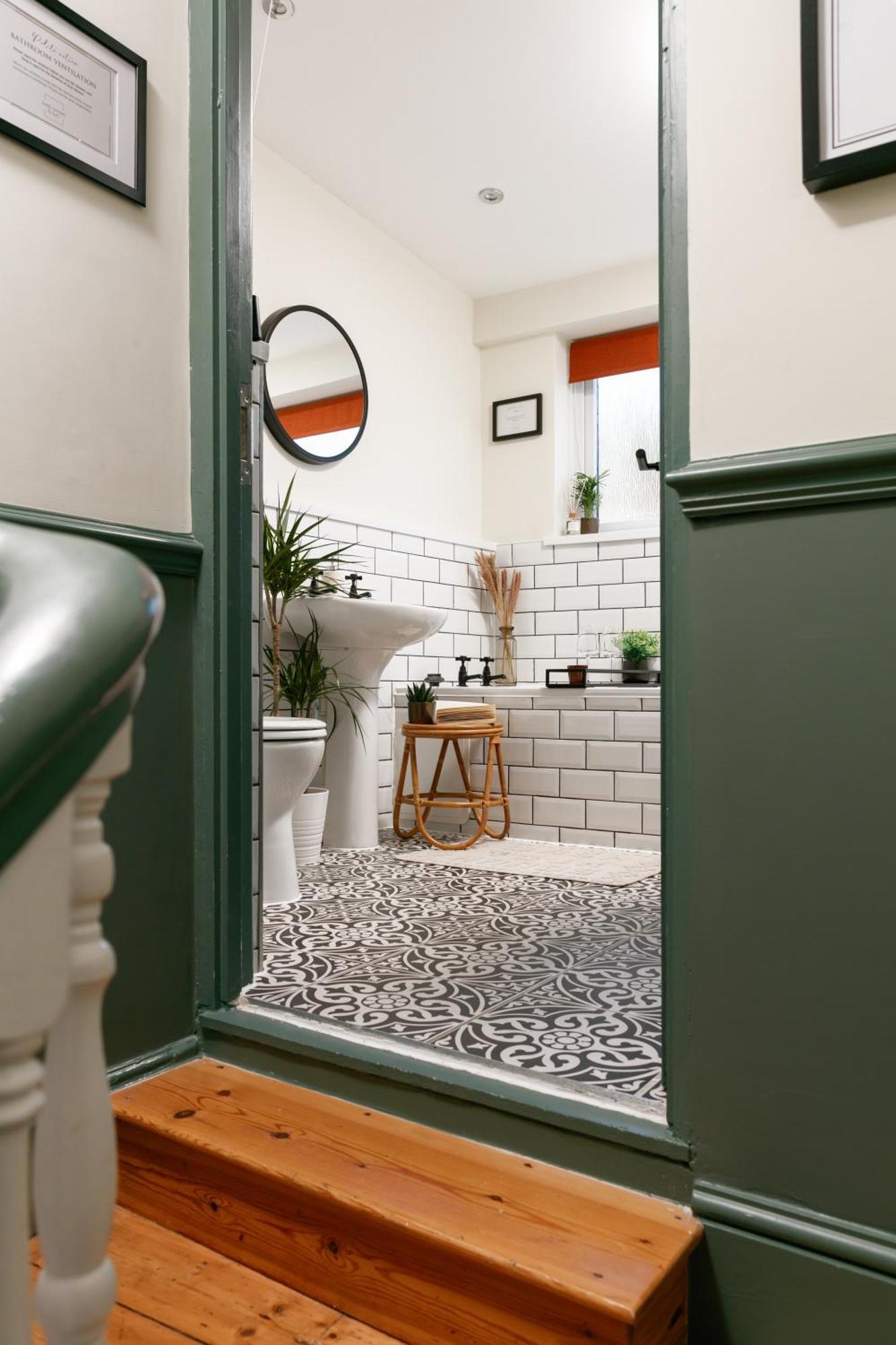 New Luxury For 2024 - Central Plymouth House - Sleeps 10 - Access To Plymouth Town - Close To The Barbican - Pets Welcome - Parking Available - By Luxe Living By Sophia Exteriör bild