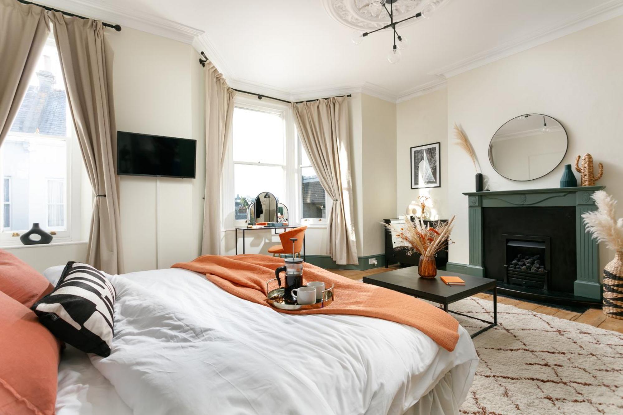 New Luxury For 2024 - Central Plymouth House - Sleeps 10 - Access To Plymouth Town - Close To The Barbican - Pets Welcome - Parking Available - By Luxe Living By Sophia Exteriör bild